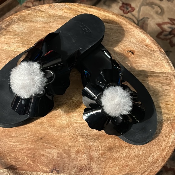 UGG - Picture 7 of 10